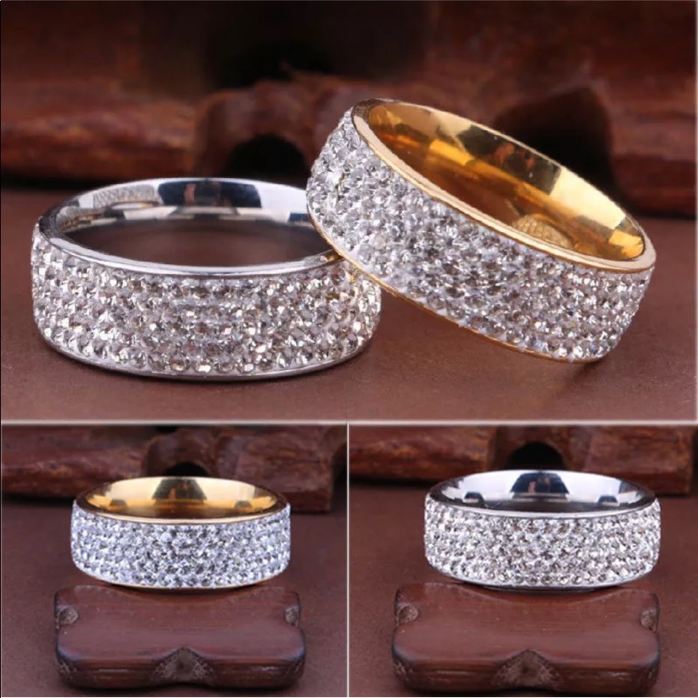 NWT Beautiful men’s or women’s wedding band